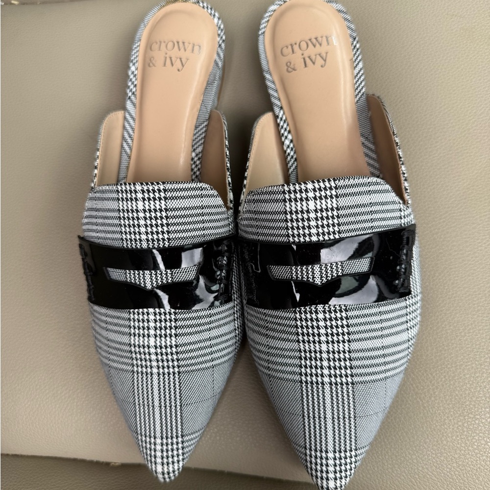 Crown & Ivy Black and White Flats with Bow Detail